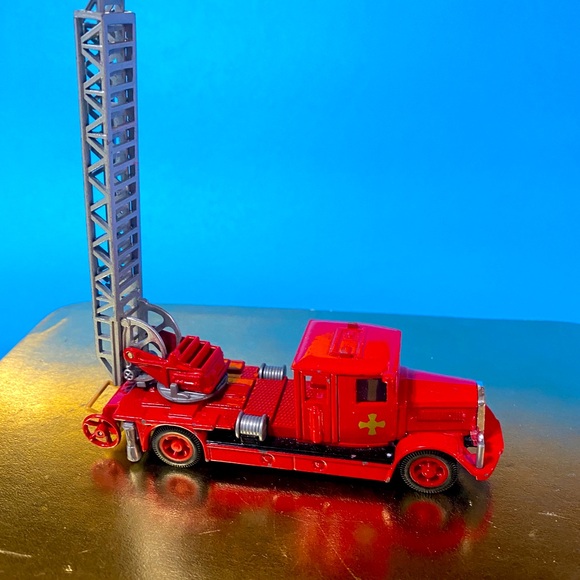 MATCHBOX 2000 FIRE ENGINE LADDER TRUCK 1932 MERCEDES BENZ L5 METAL DIE CAST 5” - Picture 7 of 8